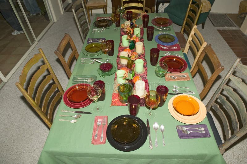 Bordlägga inställningen för tacksägelsematställen, Ojai, Kalifornien royaltyfri foto Bordlägga inställningen för tacksägelsematställen, Ojai, Kalifornien royaltyfri foto