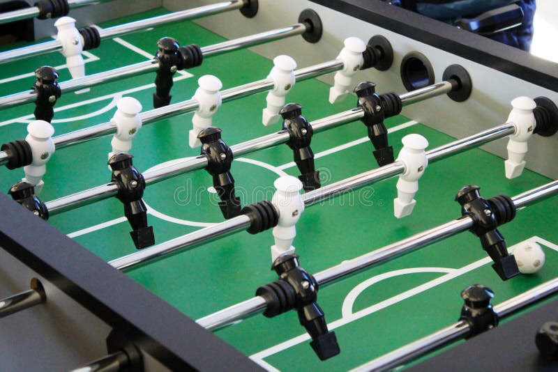 Bordlägga leken för fotbollfoosballfotboll, aka kickeren arkivfoton Bordlägga leken för fotbollfoosballfotboll, aka kickeren arkivfoton