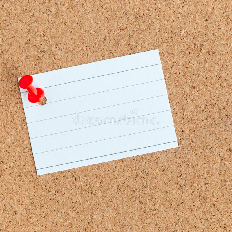 Bordo di memoria del sughero con pezzo di carta in bianco appuntato, note, albo, quadrato immagine stock libera da diritti Bordo di memoria del sughero con pezzo di carta in bianco appuntato, note, albo, quadrato immagine stock libera da diritti