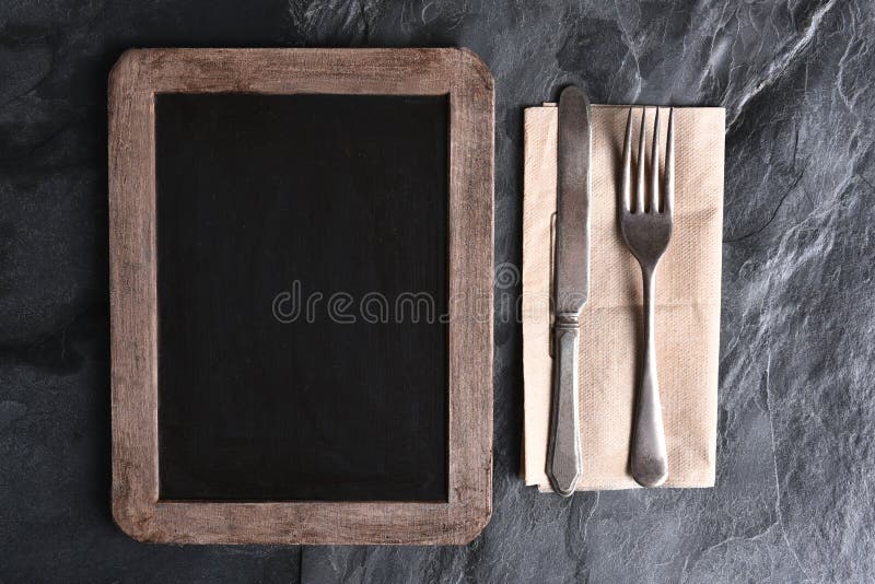Bordo e argenteria in bianco del menu fotografia stock libera da diritti Bordo e argenteria in bianco del menu fotografia stock libera da diritti