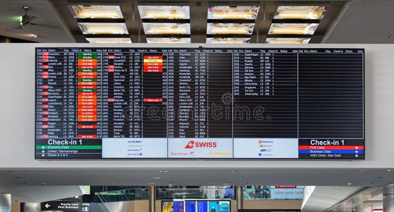 Bordo partenza/di arrivo nell'aeroporto di Zurigo
