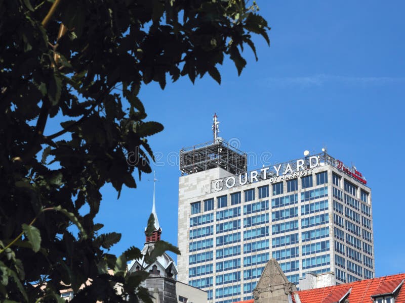 Borggård vid det Marriott hotellet, Katowice arkivfoto Borggård vid det Marriott hotellet, Katowice arkivfoto