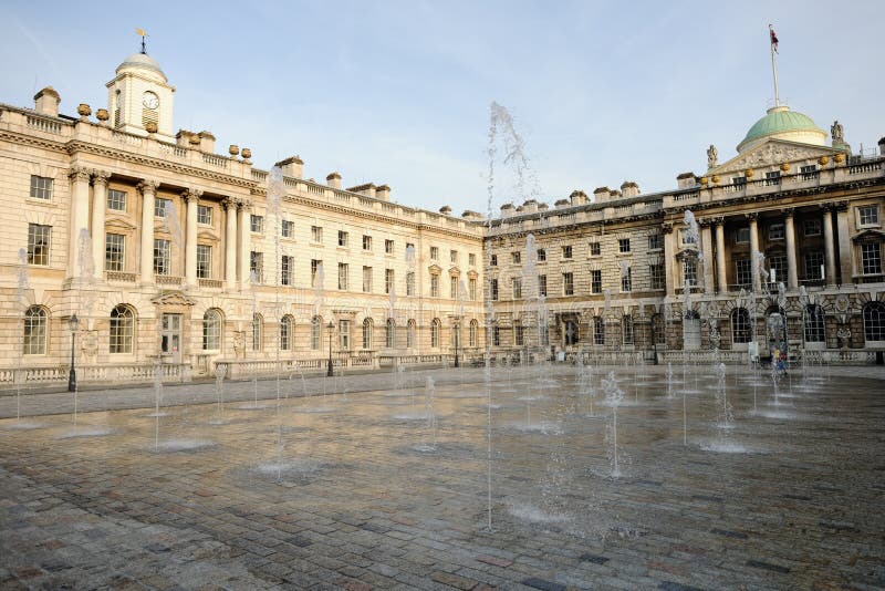 borggårdspringbrunnhus london somerset royaltyfri foto borggårdspringbrunnhus london somerset royaltyfri foto