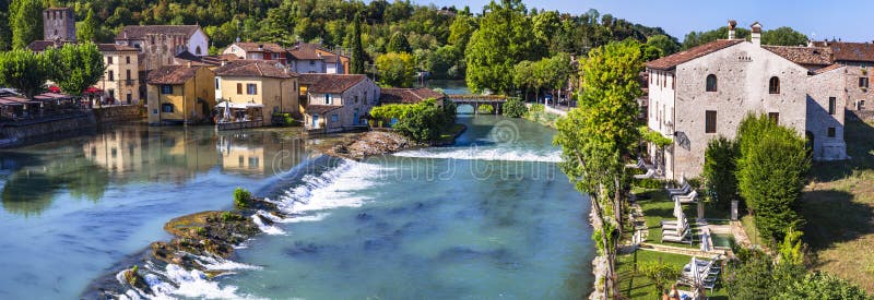 Borghetto sul mincio ένα από τα πιο όμορφα μεσαιωνικά χωριά της ιταλίας. στοκ εικόνα με δικαίωμα ελεύθερης χρήσης