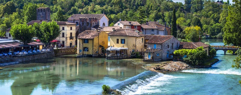 Borghetto sul mincio ένα από τα πιο όμορφα μεσαιωνικά χωριά της ιταλίας. στοκ εικόνες με δικαίωμα ελεύθερης χρήσης