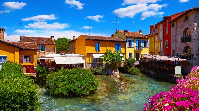 Borghetto Valeggio sul Mincio, Verona, Italien Italienisches Dorf lizenzfreie stockfotografie Borghetto Valeggio sul Mincio, Verona, Italien Italienisches Dorf lizenzfreie stockfotografie