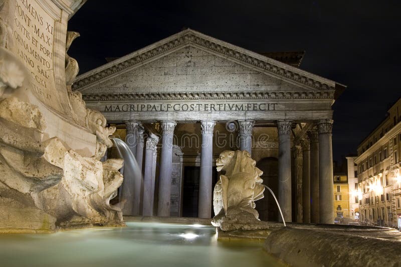 bornes limites grandes un Panthéon Rome photographie stock libre de droits bornes limites grandes un Panthéon Rome photographie stock libre de droits