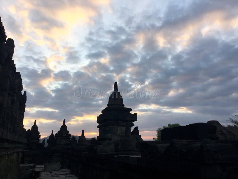 Borobudur monumental Templo budista fotos de archivo libres de regalías Borobudur monumental Templo budista fotos de archivo libres de regalías