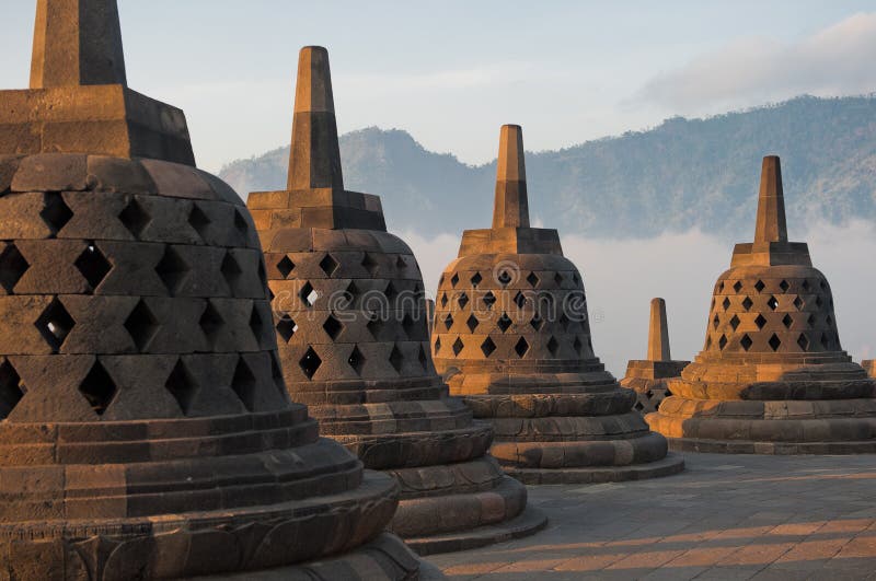 borobudur ναός ανατολής στοκ φωτογραφία με δικαίωμα ελεύθερης χρήσης borobudur ναός ανατολής στοκ φωτογραφία με δικαίωμα ελεύθερης χρήσης