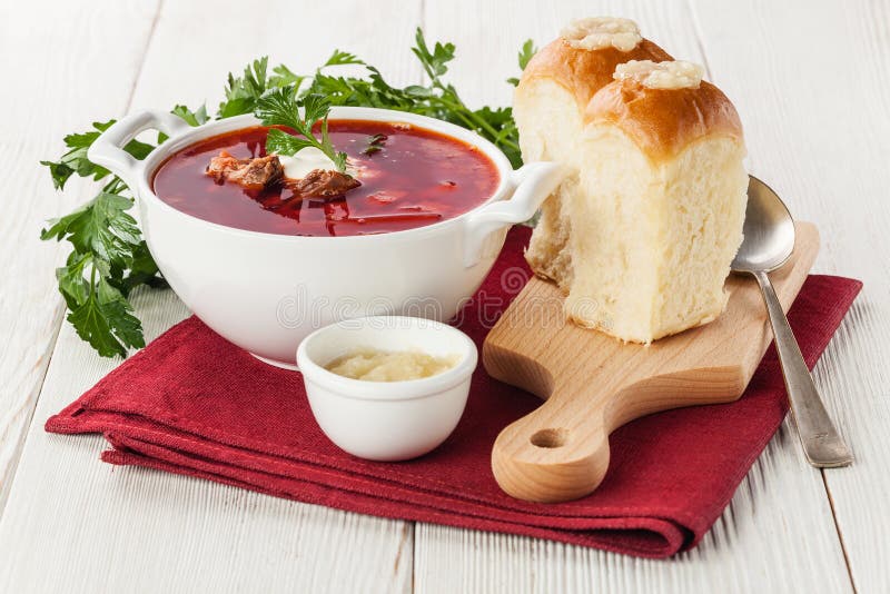 Borsch Con Il Pampushki Del Pane Immagine Stock - Immagine di verdura ...