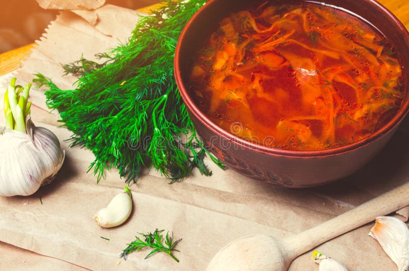 Borsch ucraniano tradicional, sopa de la remolacha roja, borshch con la remolacha, imagen de archivo Borsch ucraniano tradicional, sopa de la remolacha roja, borshch con la remolacha, imagen de archivo