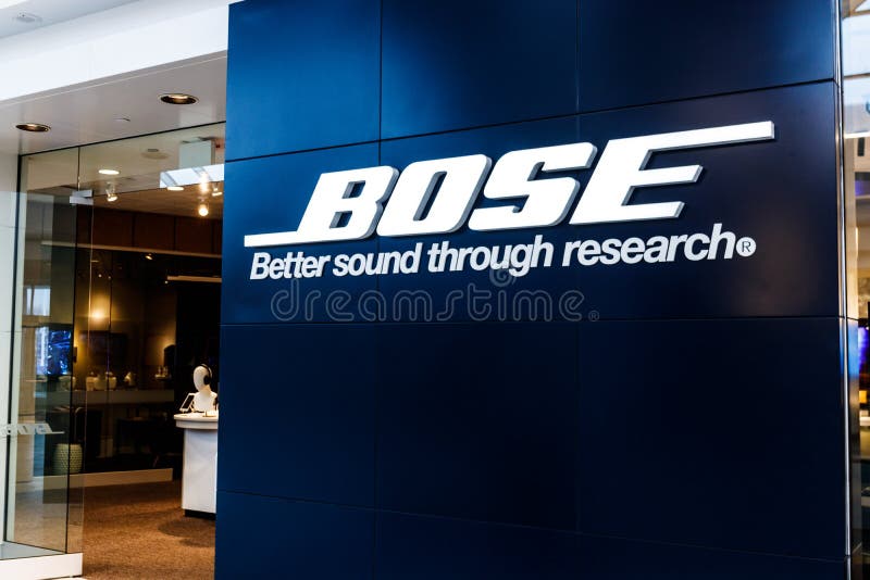 Indianapolis - Circa April 2018: Bose Corporation Retail Mall Location. Bose Manufactures High End Audio Equipment I Editorial Photo Image of headphone, amar: 113695316