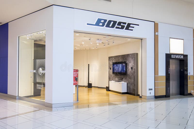 Bose Store editorial image. Image mall - 89165224
