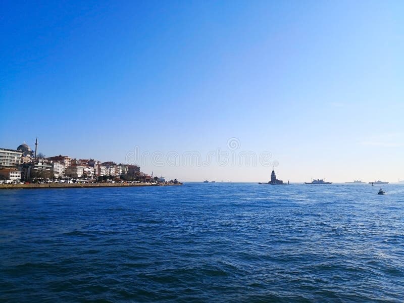 Bosphorus cieśnina w Istanbuł, marzec 30, 2018: Bos obrazy royalty free Bosphorus cieśnina w Istanbuł, marzec 30, 2018: Bos obrazy royalty free