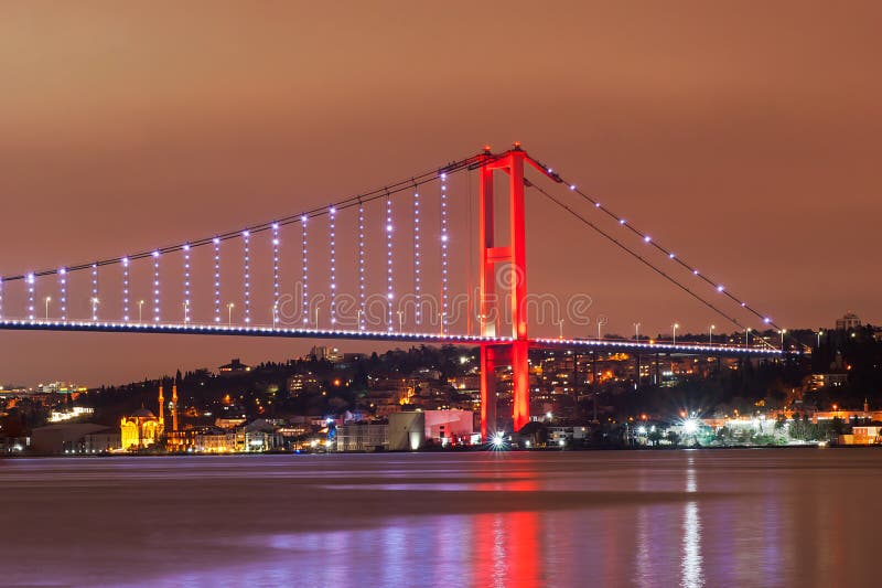 Bosphorus przerzuca most 15th Lipa męczenników nigt połówki Bridżową sekcję obrazy stock Bosphorus przerzuca most 15th Lipa męczenników nigt połówki Bridżową sekcję obrazy stock