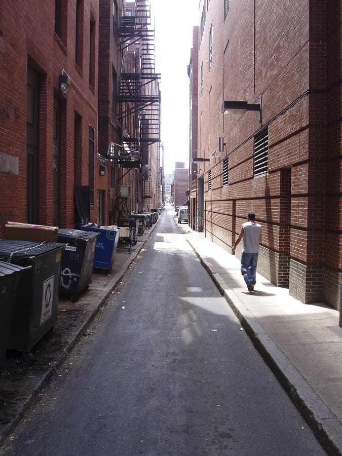 Osamelý obrázok chôdza jeden z Botons najdlhšie uličiek.