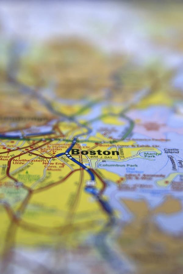 Boston, miliampère centrou-se em um mapa rodoviário de papel com foco limitado imagem de stock royalty free Boston, miliampère centrou-se em um mapa rodoviário de papel com foco limitado imagem de stock royalty free