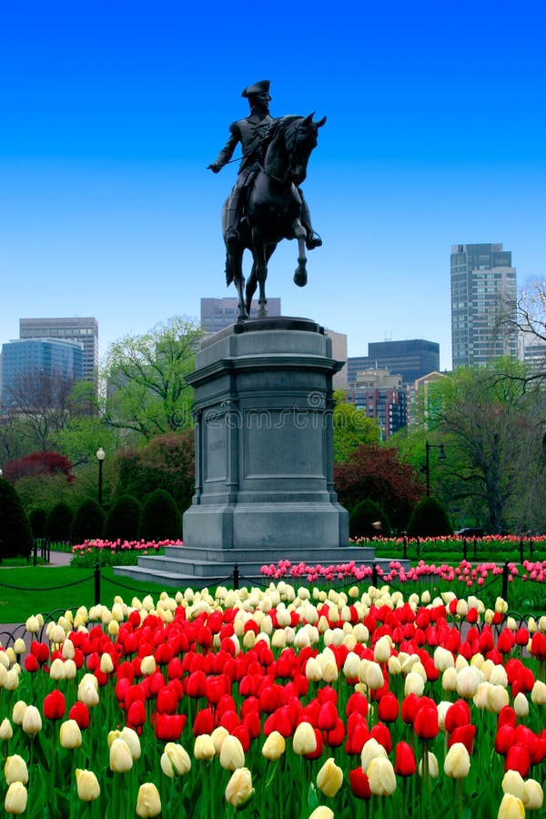 Estatua en público jardín.