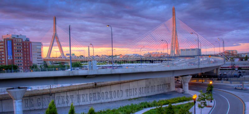 Boston wschodu słońca Zakim most obrazy stock Boston wschodu słońca Zakim most obrazy stock
