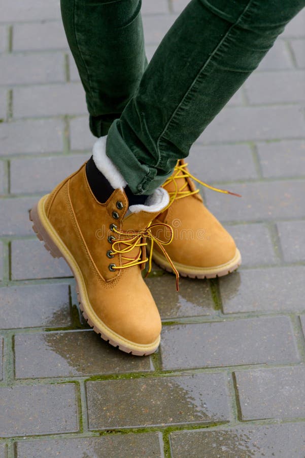 botas amarillas mujer