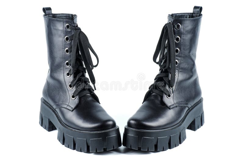 Botas De Cuero Negras . Zapatos Femeninos Modernos De Moda Hechos De Cuero  Negro. Botas Militares Del Estilo De La Mujer Foto de archivo - Imagen de  moderno, manera: 209856074