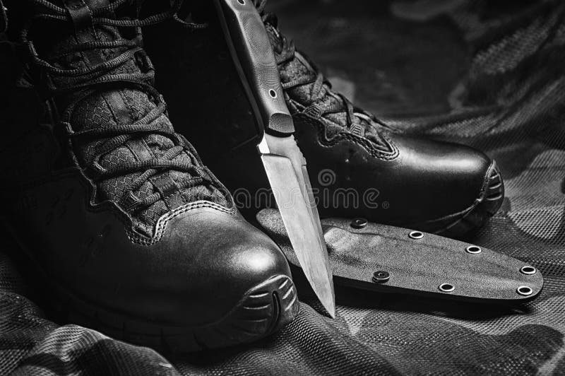 Botas Militares El Concepto De Guerra, Veteranos, Combatientes Caídos Venta  De Zapatos Militares Foto de archivo - Imagen de extracto, marines:  170120188
