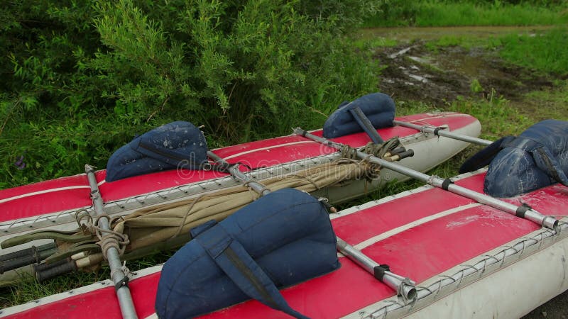 Bote de rescate en una ciudad inundada.