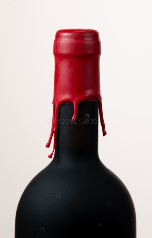botella de vino tinto aislada de fondo blanco imagenes de archivo botella de vino tinto aislada de fondo blanco imagenes de archivo