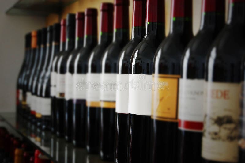Botellas de vino fotografía de archivo libre de regalías Botellas de vino fotografía de archivo libre de regalías