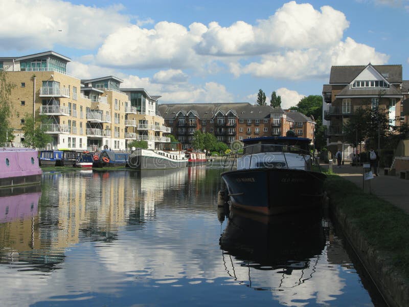 Boten in Brentford-Jachthaven, Londen, het UK stock foto Boten in Brentford-Jachthaven, Londen, het UK stock foto