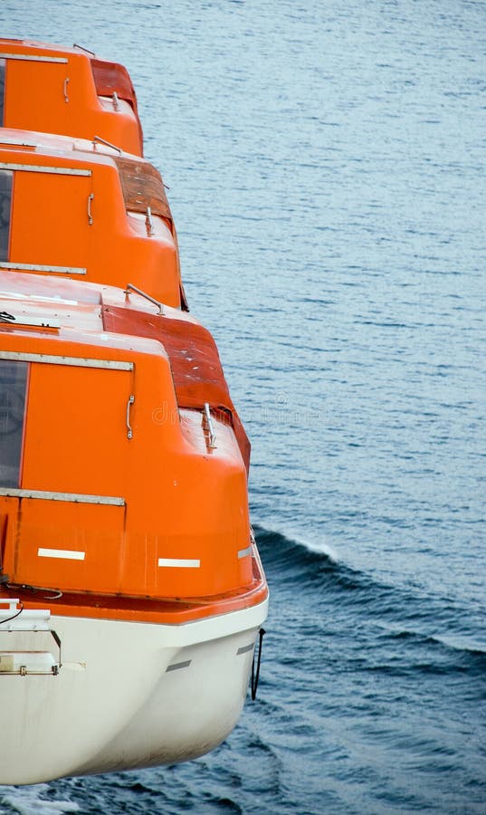Download Botes de salvamento imagen de archivo. Imagen de nave - 7151931