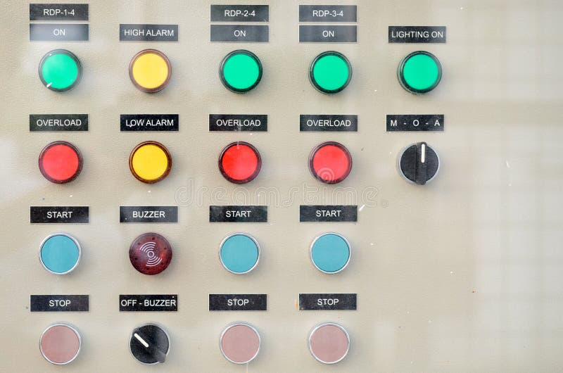 Botones en el tablero de regulador de la energía eléctrica fotografía de archivo libre de regalías Botones en el tablero de regulador de la energía eléctrica fotografía de archivo libre de regalías