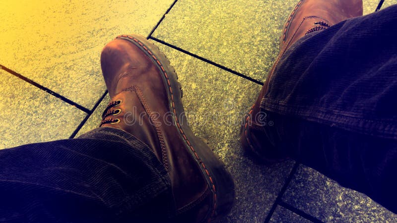 Bottes en cuir de Brown et pantalon de velours photographie stock Bottes en cuir de Brown et pantalon de velours photographie stock