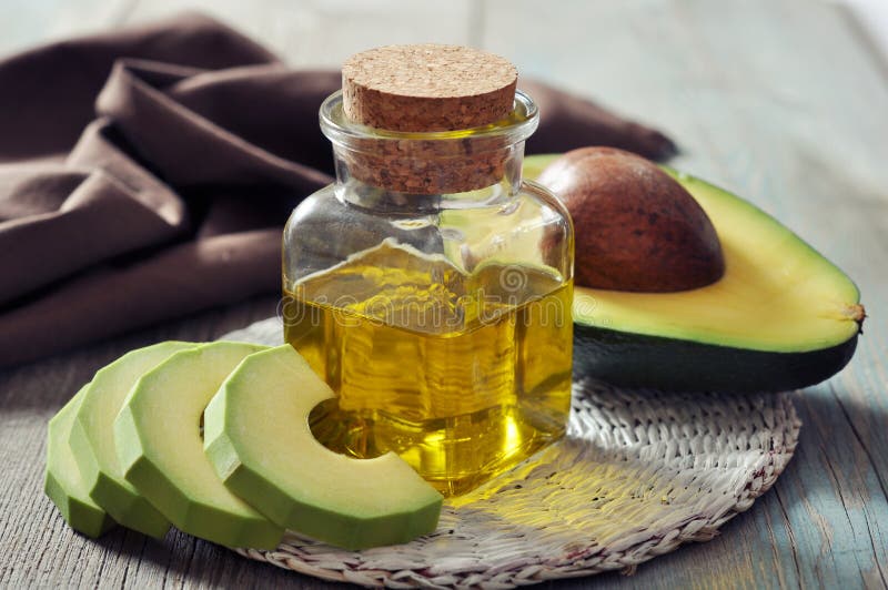 Bottiglia dell'olio essenziale dell'avocado fotografia stock Bottiglia dell'olio essenziale dell'avocado fotografia stock