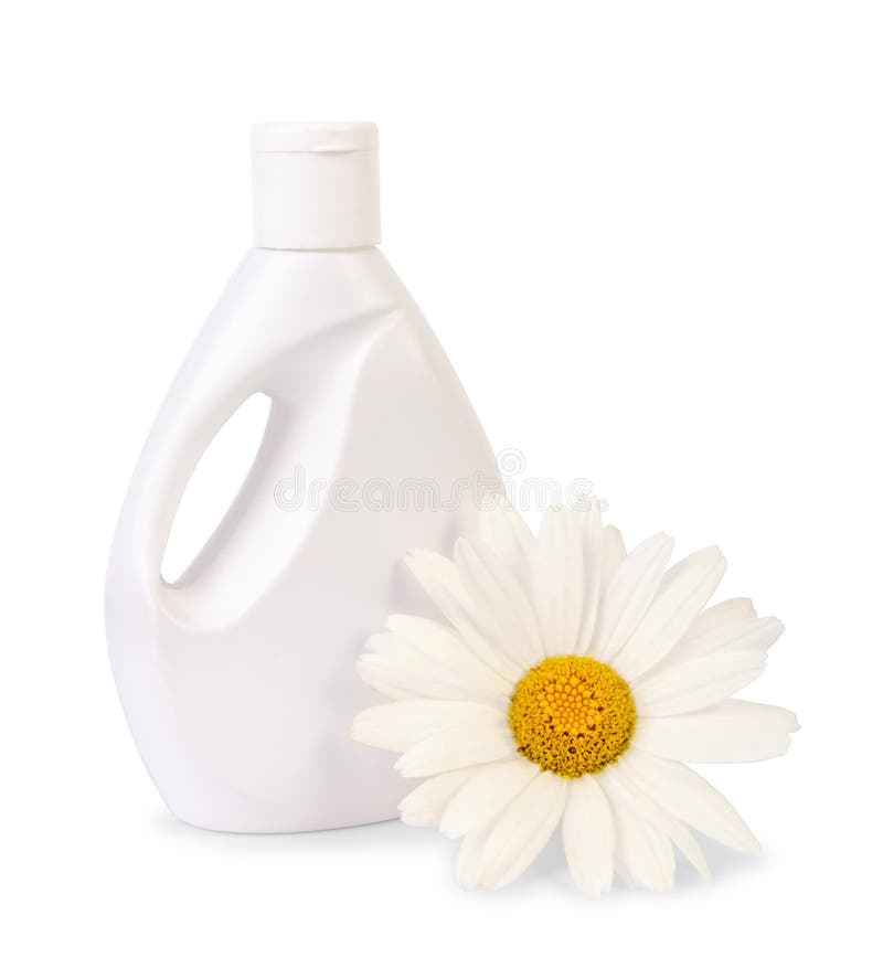 Bottiglia di sapone liquido con il fiore della margherita su bianco immagine stock Bottiglia di sapone liquido con il fiore della margherita su bianco immagine stock