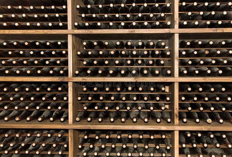 Bottiglie di vino fotografia stock libera da diritti Bottiglie di vino fotografia stock libera da diritti