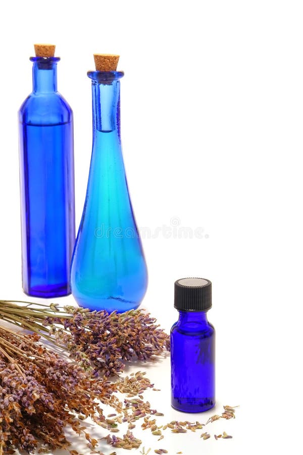 Bottiglie e lavanda di olio essenziale aromatiche