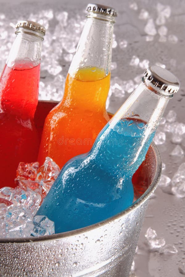 https://thumbs.dreamstime.com/b/bottles-cool-drinks-ice-bucket-steel-counter-37038582.jpg