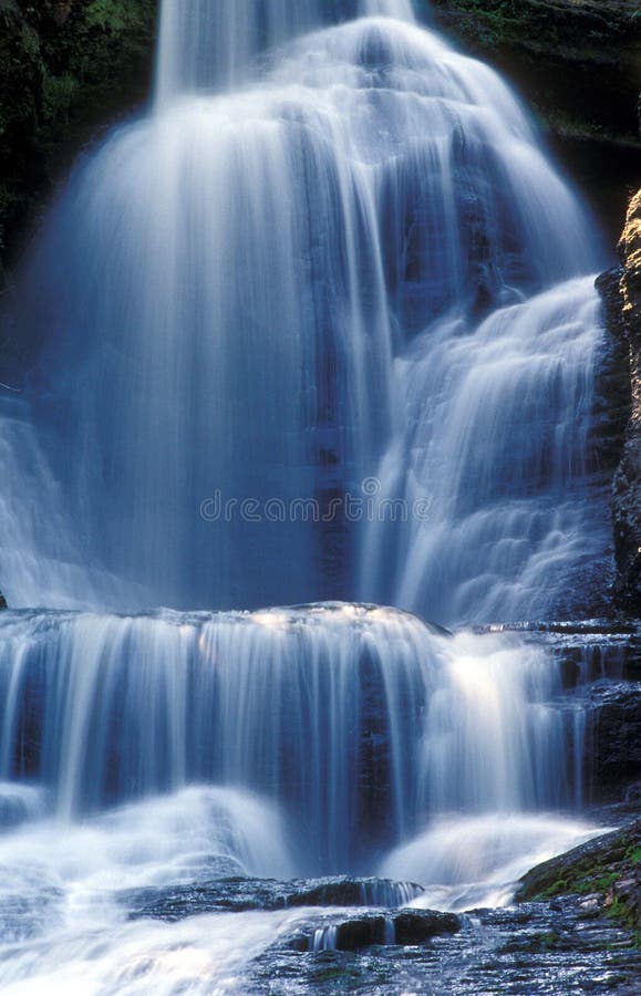 Spodní část hlavní vodopád, Dingmans Falls, Pa