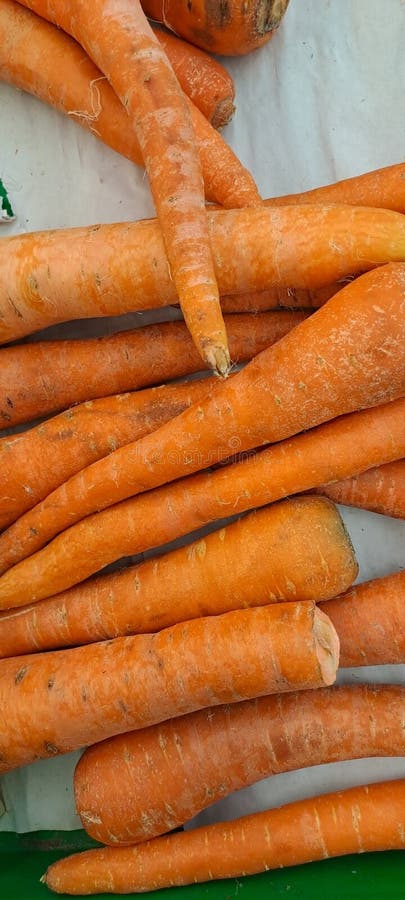 Bottone di carote fresche di arancia immagini stock libere da diritti