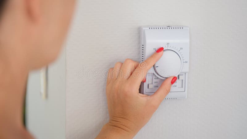 Botón de ajuste manual de la unidad de control del sistema de calefacción y refrigeración del cierre de la casa imagenes de archivo