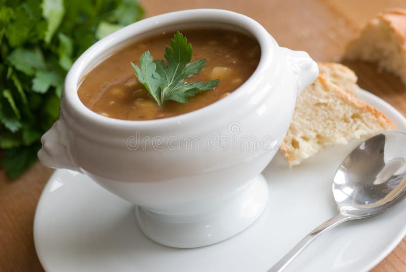 Bouillon De Boeuf Avec Des Nouilles Image stock Image du chaud