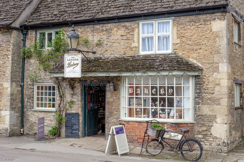 Boulangerie traditionnelle de village au WILTSHIRE, R-U images libres de droits Boulangerie traditionnelle de village au WILTSHIRE, R-U images libres de droits