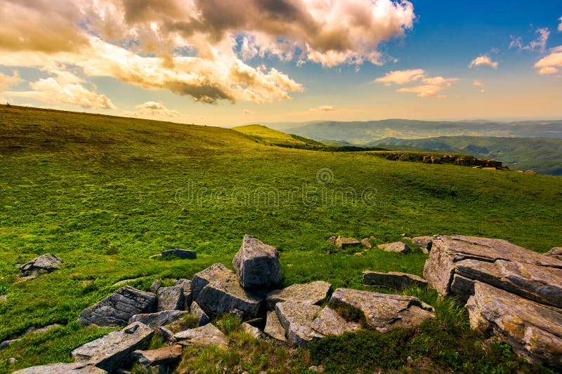 Free hillside Photos & Pictures