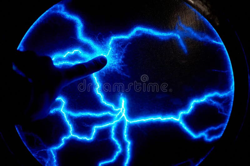 Boule électrique De Plasma De Contact De Doigt Sur Un Fond Foncé Modèle D'électricité  Statique Photo stock - Image du atome, électrostatique: 138959230