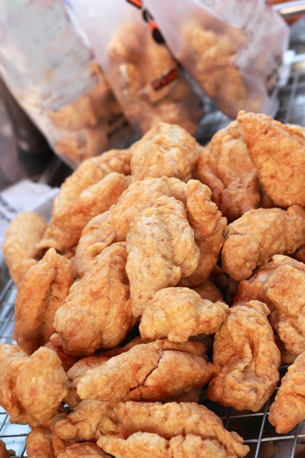 Boule De Chair De Poissons Sur Le Marché Image stock Image du manger