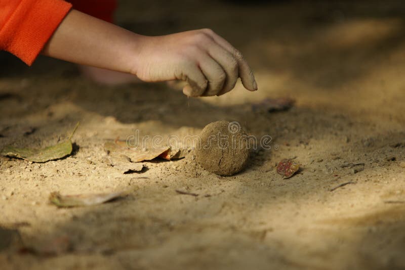 Boule de jeu de boue photo stock Boule de jeu de boue photo stock