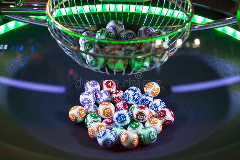 Boules De Loterie Colorés Dans Une Machine De Loto. Machine De Jeu