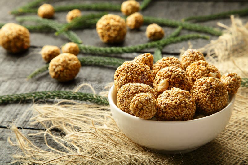 Boules de jagré de la graine de sésame de casse-croûte de Vegan photo stock Boules de jagré de la graine de sésame de casse-croûte de Vegan photo stock