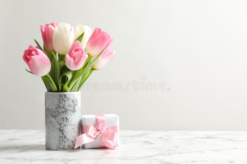 28,144 Tulips Vase Stock Photos - Free & Royalty-Free Stock Photos from  Dreamstime